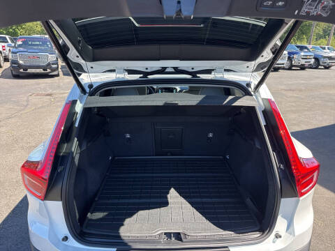 2022 Volvo XC40 T5 Momentum