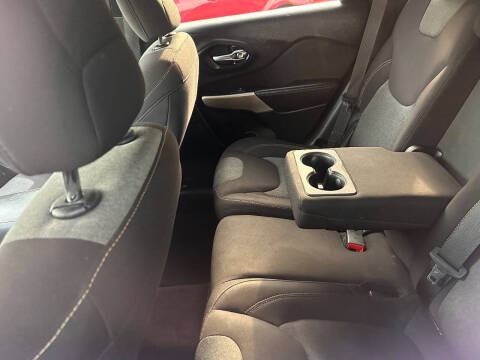 2017 Jeep Cherokee Sport