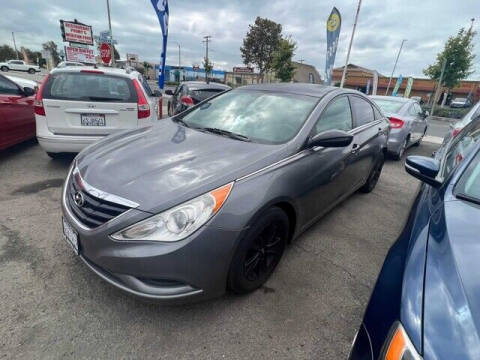 2013 Hyundai Sonata for sale at LR AUTO INC in Santa Ana CA