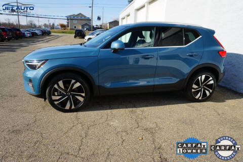 2023 Volvo XC40 B5 Ultimate Bright Theme