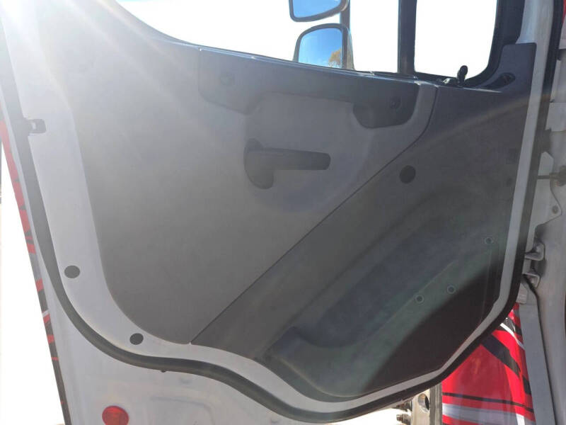 2022 Freightliner M2 106