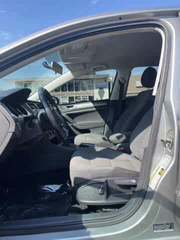 2016 Volkswagen Golf TSI S