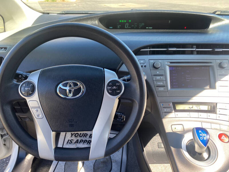 2013 Toyota Prius Two photo 12