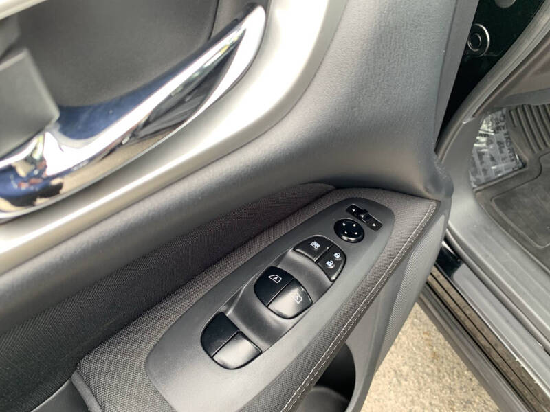 2017 Nissan Pathfinder SV