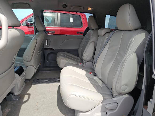 2014 Toyota Sienna XLE 8-Passenger