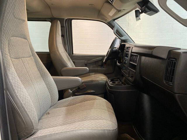 2025 Chevrolet Express LT 3500