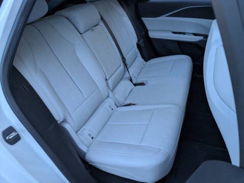 2024 Cadillac LYRIQ Luxury 1