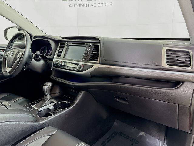 2017 Toyota Highlander SE