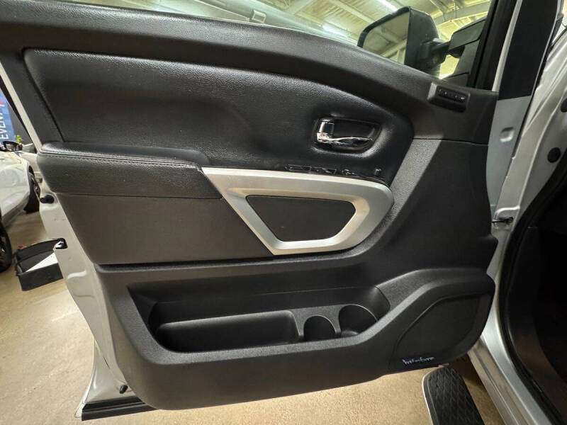 2017 Nissan Titan XD SL