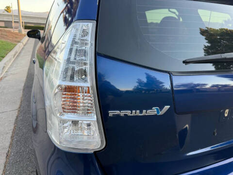 2013 Toyota Prius v Three