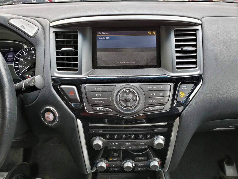 2016 Nissan Pathfinder SV
