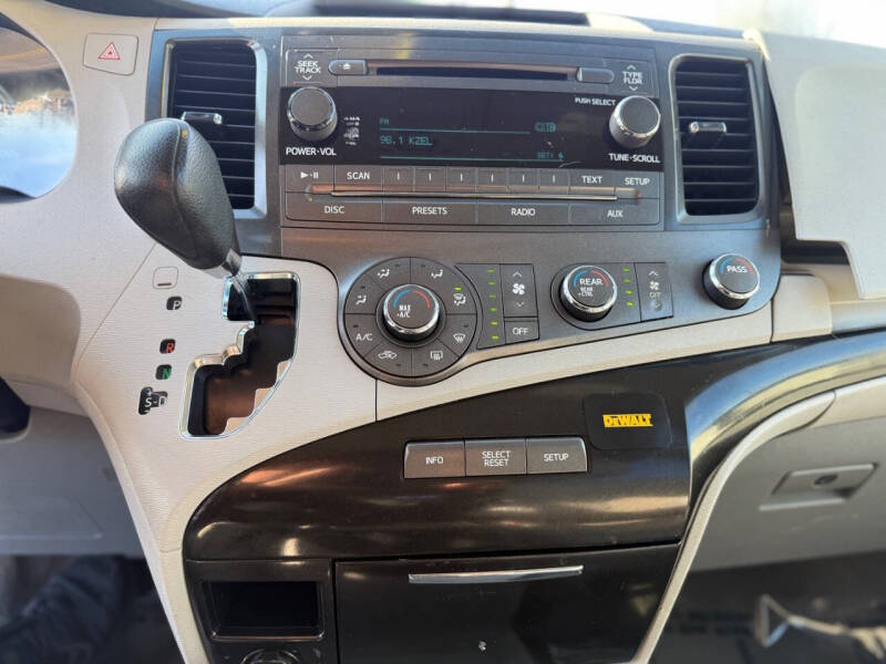 2011 Toyota Sienna LE 8-Passenger