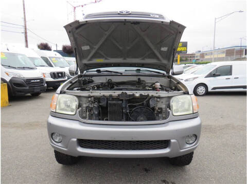 2004 Toyota Sequoia SR5