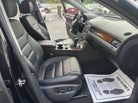 2014 Volkswagen Touareg V6 Lux