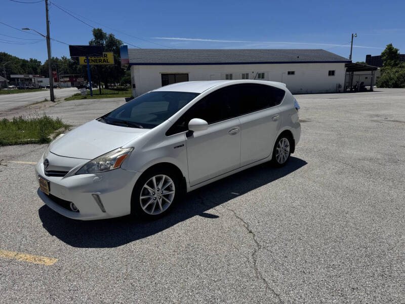 2014 Toyota Prius v Five