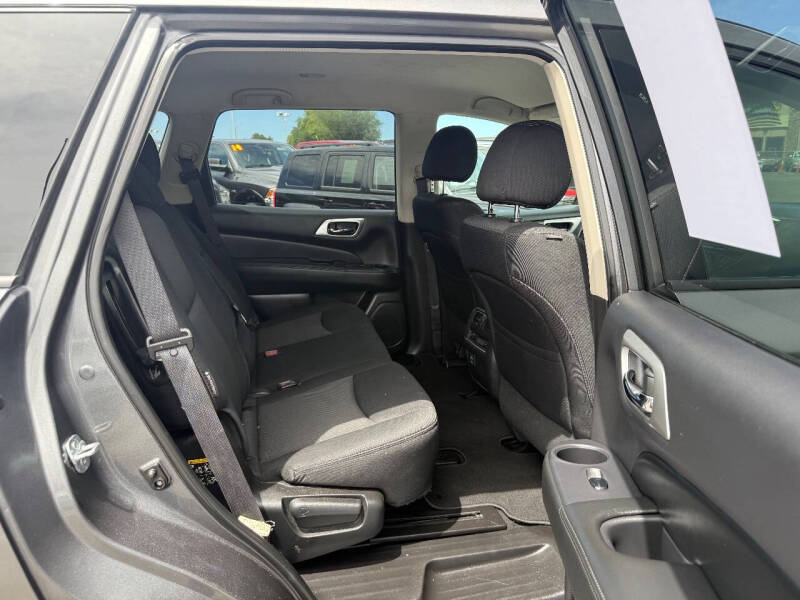 2018 Nissan Pathfinder SV
