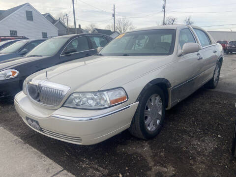 2003 Lincoln Town Car for sale at Corridor Motors in Cedar Rapids IA