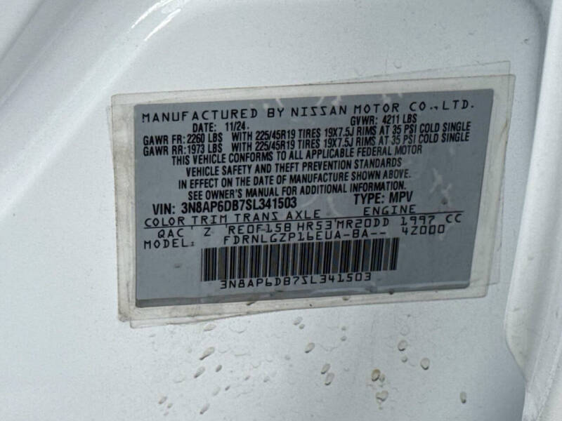 2025 Nissan Kicks SR