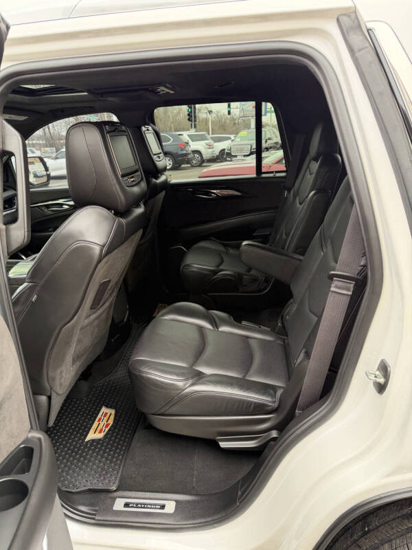 2017 Cadillac Escalade Platinum