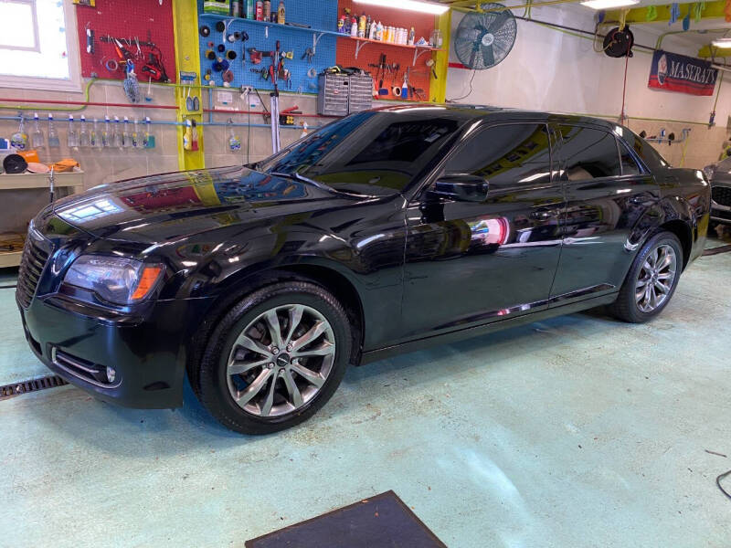 2014 Chrysler 300 S photo 3