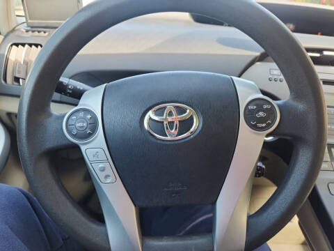 2010 Toyota Prius III