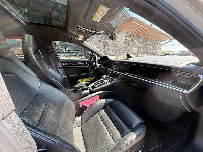 2017 Porsche Panamera 4