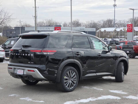 2025 Nissan Pathfinder SL