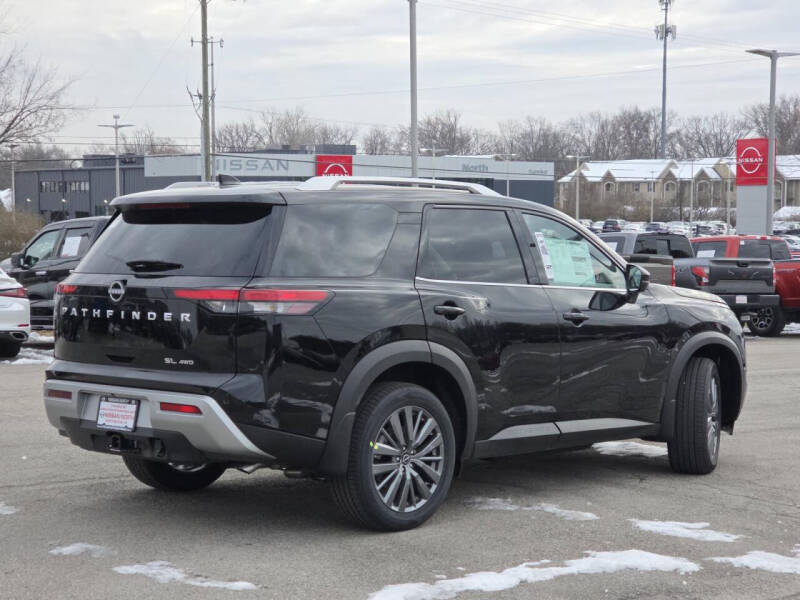 2025 Nissan Pathfinder SL