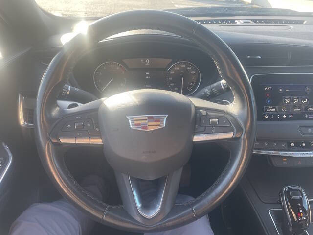 2023 Cadillac XT4 Premium Luxury