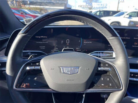 2024 Cadillac LYRIQ Luxury 2