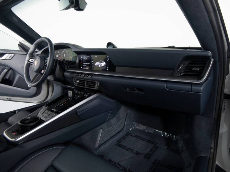 2025 Porsche 911 Carrera