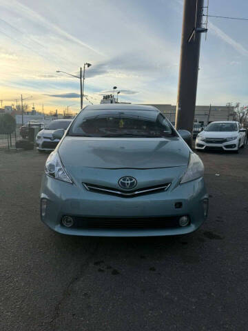 2013 Toyota Prius v Five