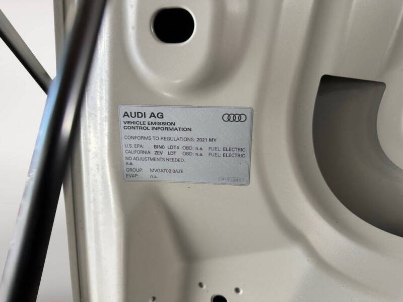 2021 Audi e-tron quattro Premium