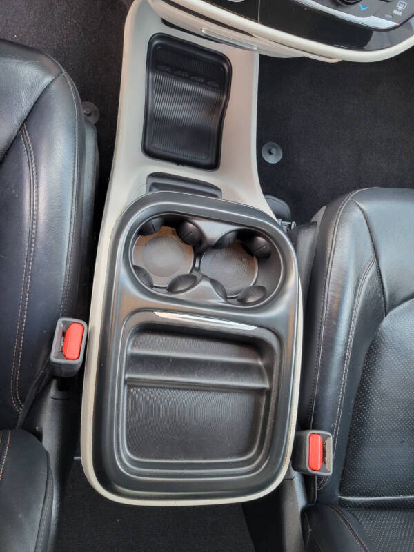 2018 Chrysler WHEELCHAIR VAN