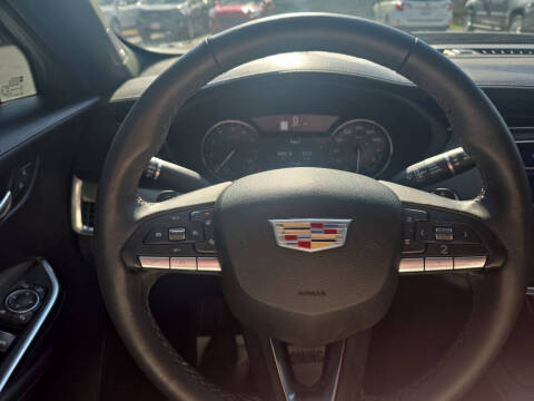 2022 Cadillac XT4 Premium Luxury