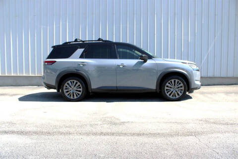 2024 Nissan Pathfinder SL