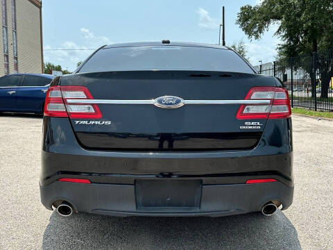 2018 Ford Taurus SEL