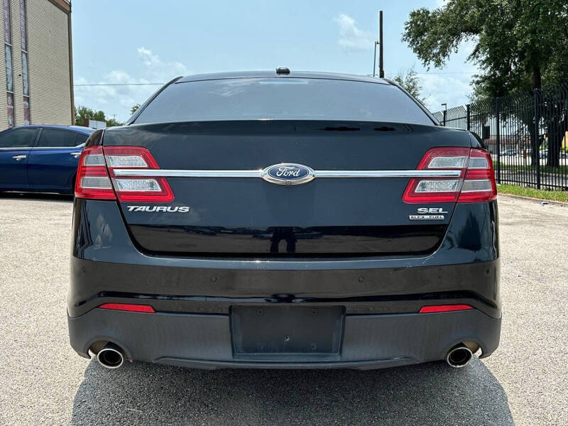2018 Ford Taurus SEL