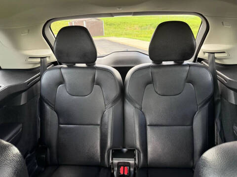 2020 Volvo XC90 T6 Momentum 6-Passenger