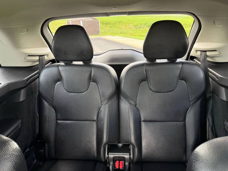 2020 Volvo XC90 T6 Momentum 6-Passenger