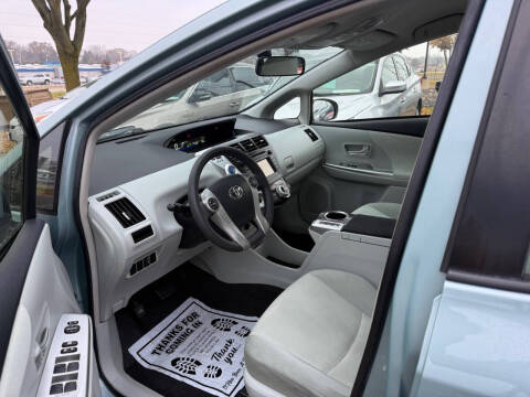 2014 Toyota Prius v Five