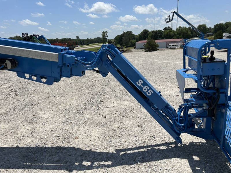 2017 Genie 65' Manlift