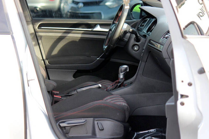 2017 Volkswagen Golf GTI S