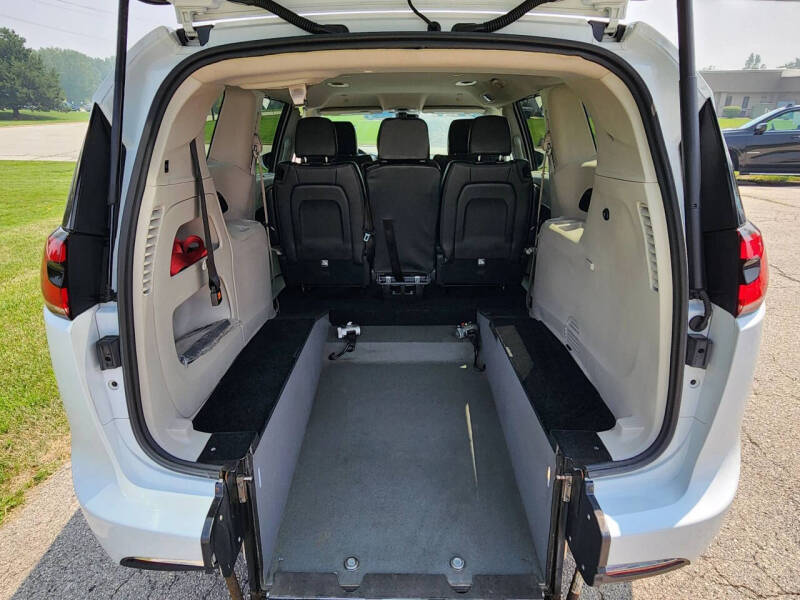 2022 Chrysler Pacifica Touring L