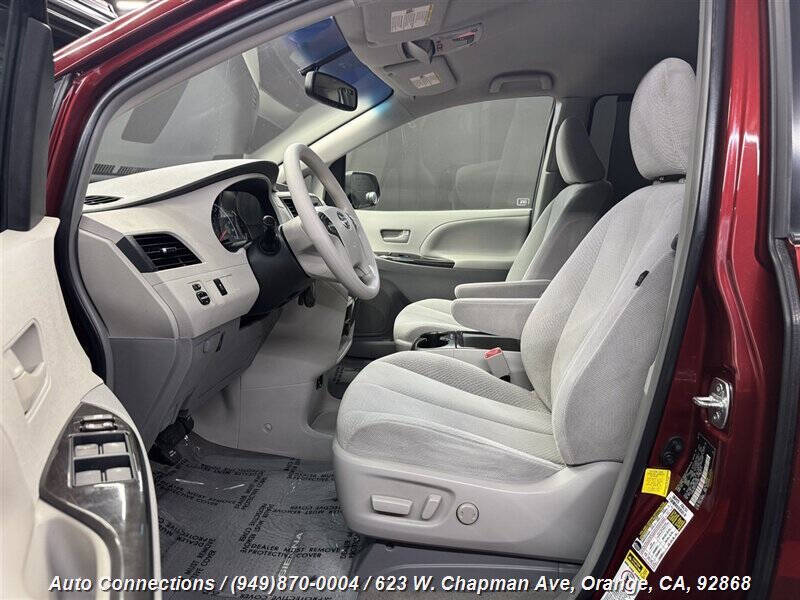 2012 Toyota Sienna LE 8-Passenger