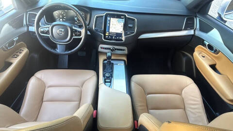 2017 Volvo XC90 T6 Momentum