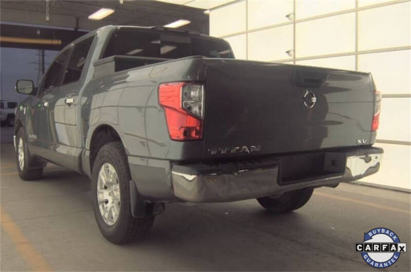 2017 Nissan Titan SV