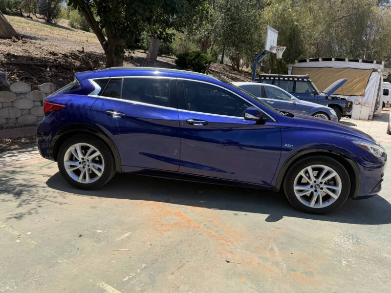 2017 Infiniti QX30 Premium