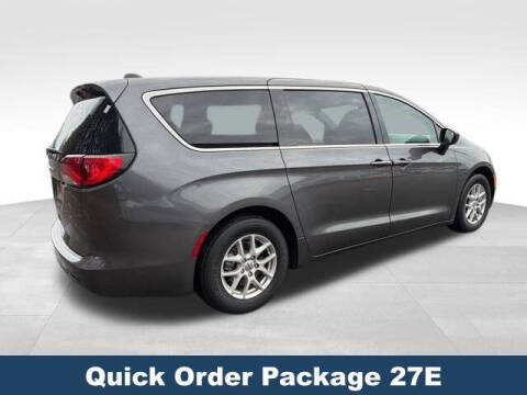 2023 Chrysler Voyager LX