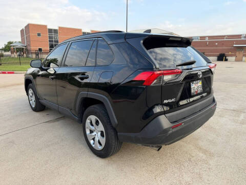 2020 Toyota RAV4 LE